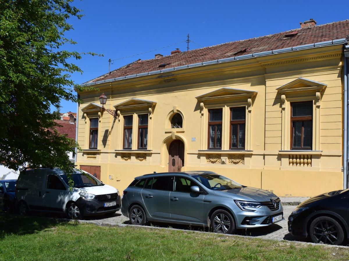 Malomszeg Apartman 2 Печ Екстер'єр фото